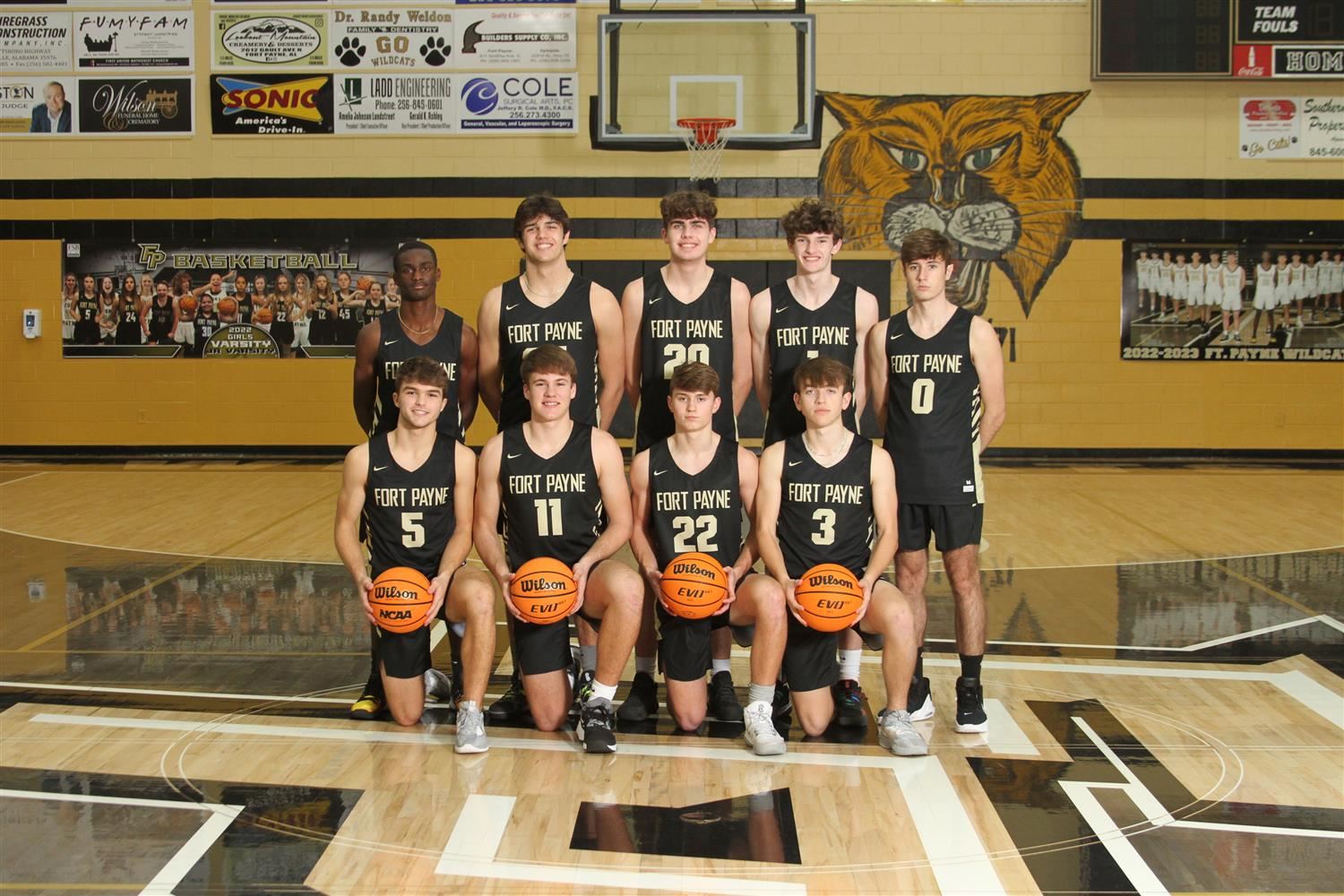 V boys basketball team picture 