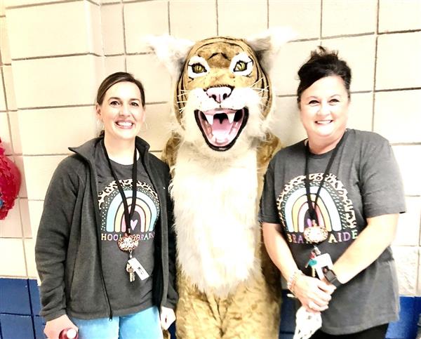 Groghan and Lewis with Wildcat mascot
